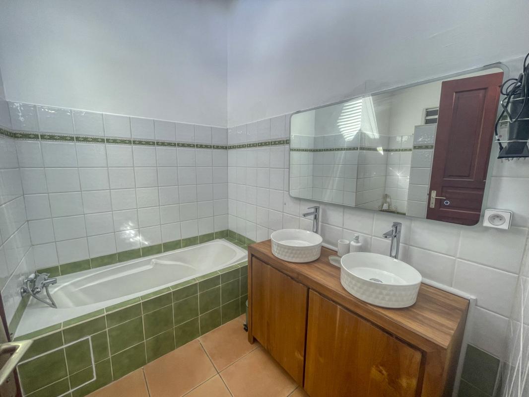 28.Location villa piscine sainte anne guadeloupe_Chambre 1
